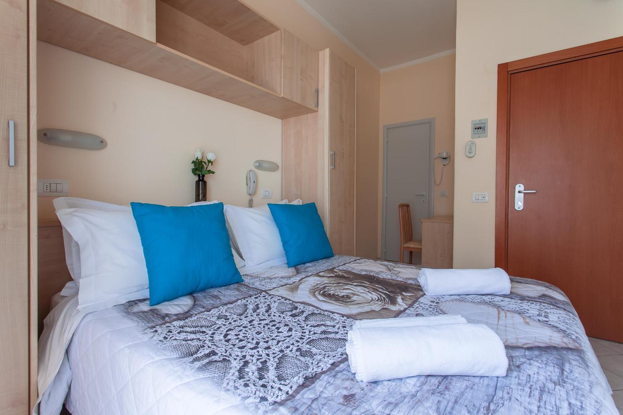 Hotel Giove Dipendenza Hotel Fiamma Cesenatico Værelse billede